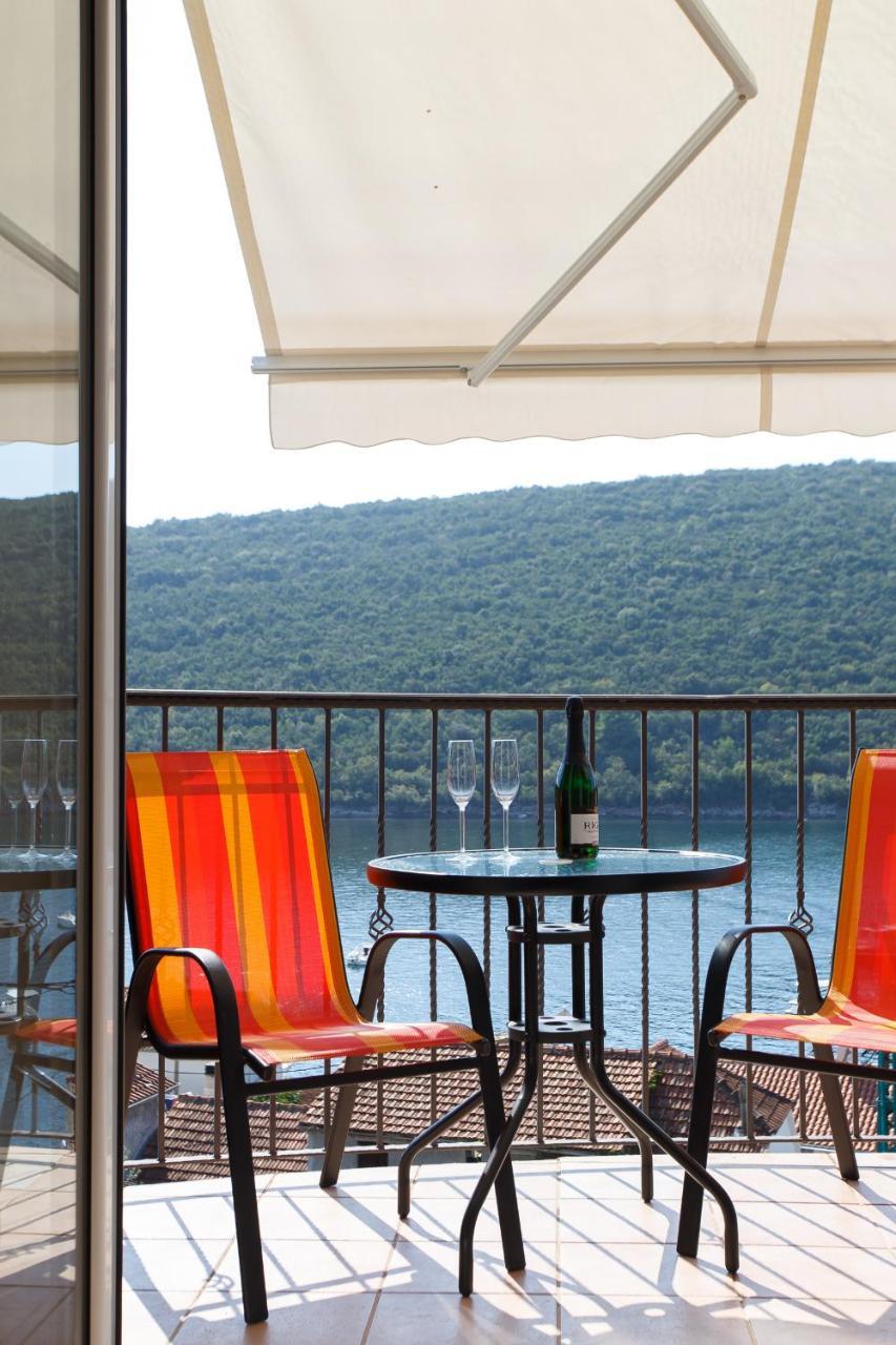 Suntime Apartment Tivat Exterior photo